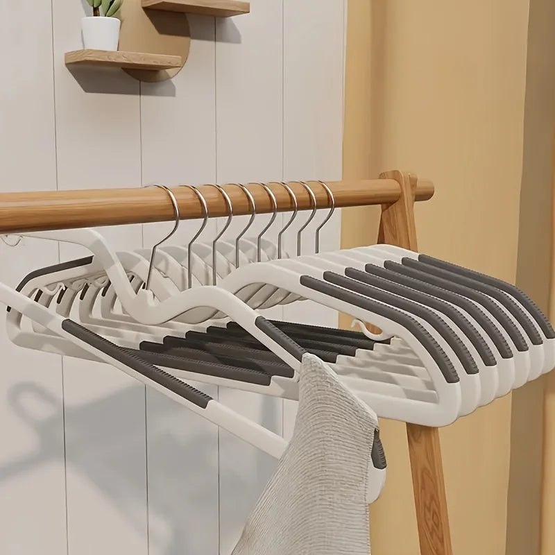 Non-Slip Plastic Clothes Hangers for Wardrobe Organization