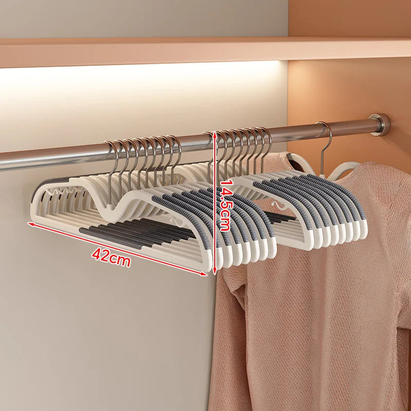 Non-Slip Plastic Clothes Hangers for Wardrobe Organization