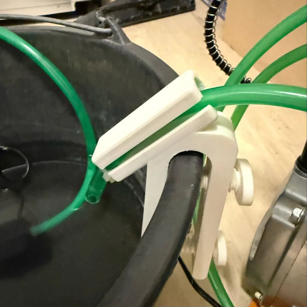 Hands-Free Garden Hose Bucket Clip Holder - 4