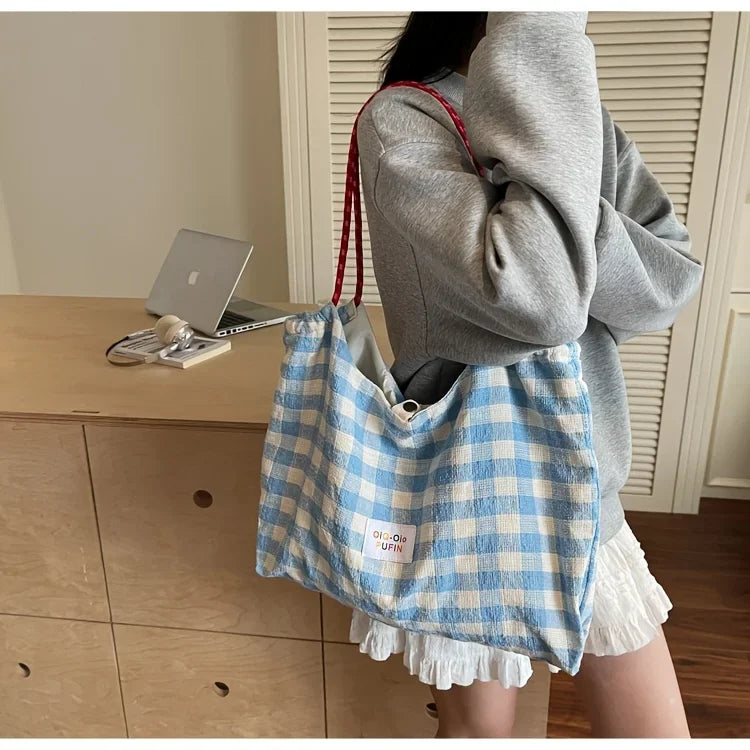 Versatile Plaid Shoulder Tote Bag for Commuter and Leisure
