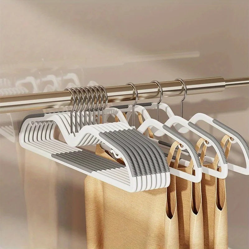 Non-Slip Plastic Clothes Hangers for Wardrobe Organization