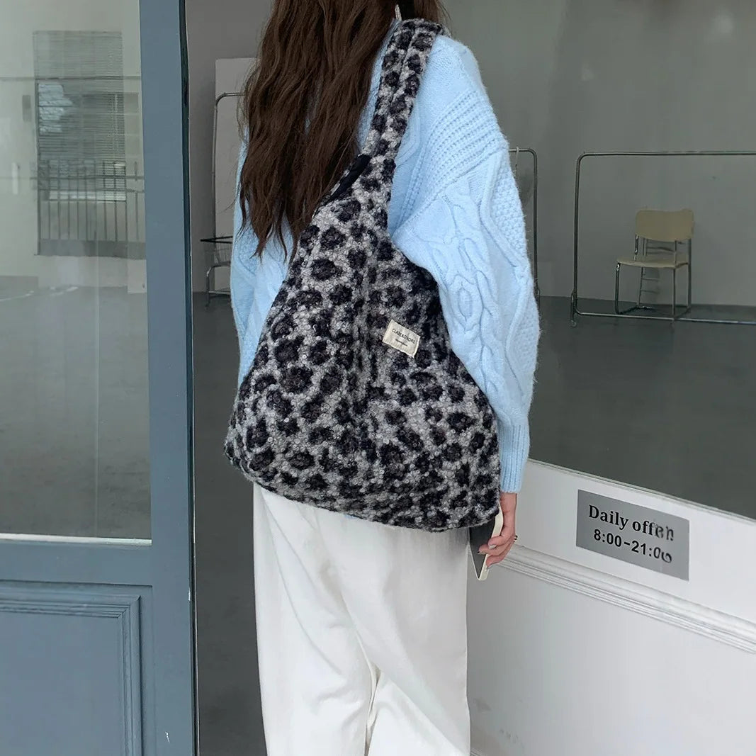 Leopard Print Plush Tote Bag for Daily Commute - 4